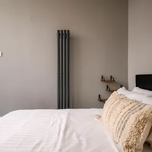  Apartment Vibrant Leith Flat